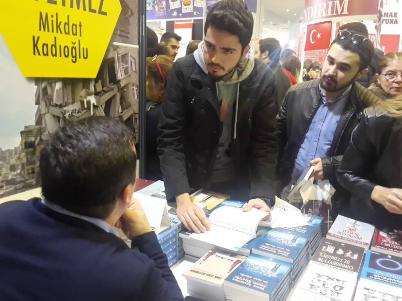 Ozan Bingöl Tekin Yayınevi Vergi Sistemini Anlama Kılavuzu imza günü ankara kitap fuarı