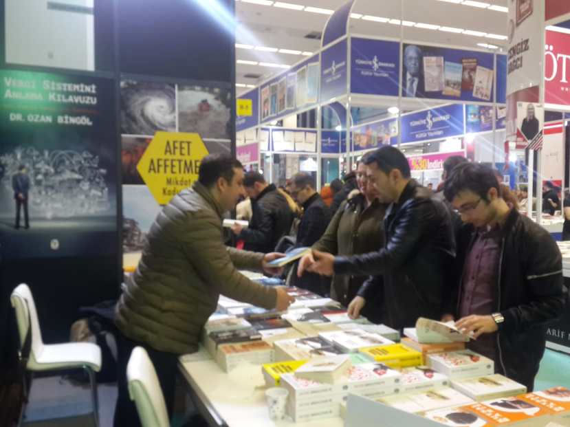 Ozan Bingöl Tekin Yayınevi Vergi Sistemini Anlama Kılavuzu imza günü ankara kitap fuarı 5