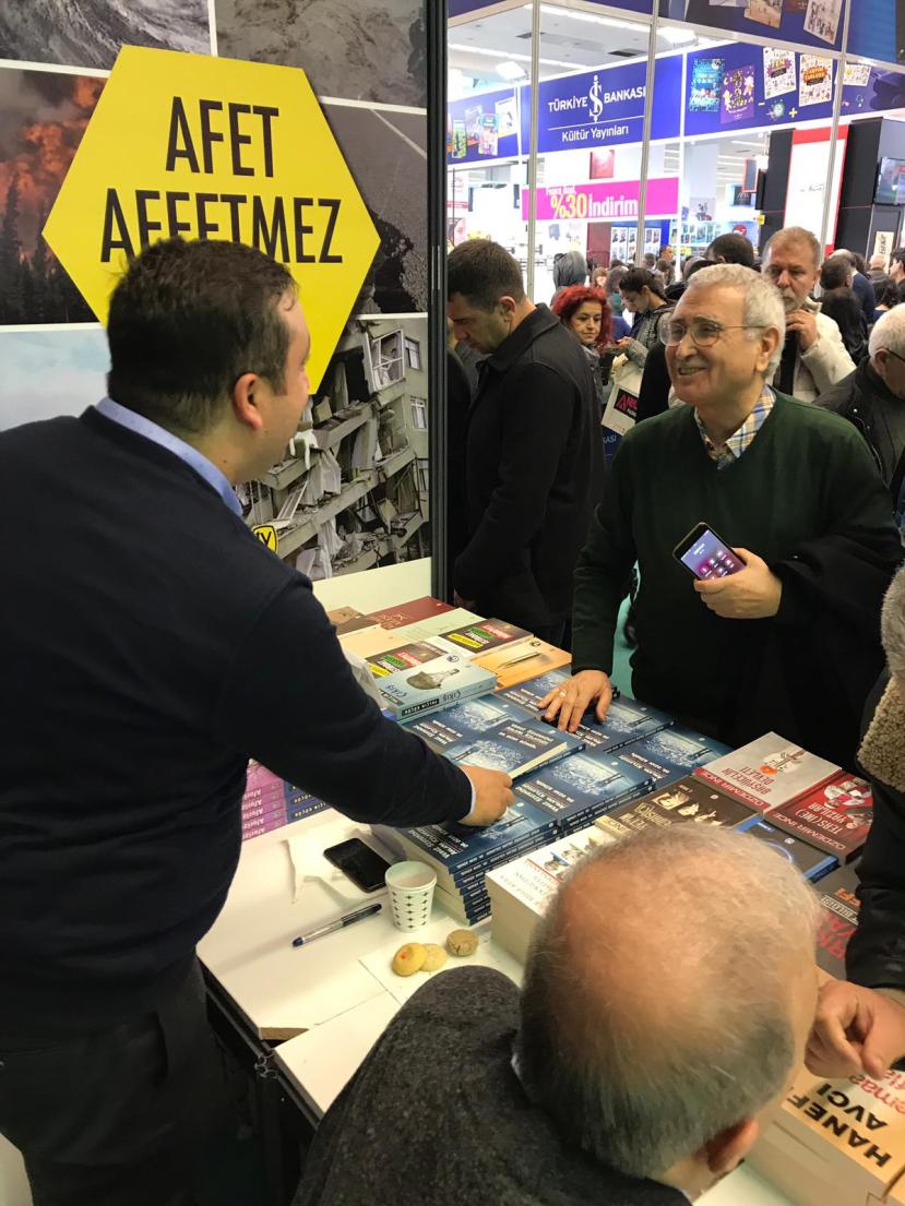 Ozan Bingöl Tekin Yayınevi Vergi Sistemini Anlama Kılavuzu imza günü ankara kitap fuarı Durmuş Yılmaz